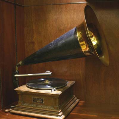 Victor Monarch Type M phonograph